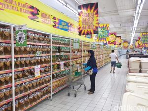 Giant Mau Tutup Permanen, Pegawainya di-PHK Semua? Giant Mau Tutup Permanen, Pegawainya di-PHK Semua?
