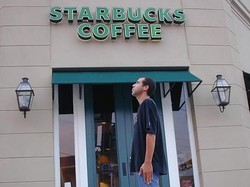 Starbucks Buka Lagi 85% Toko, Tapi Ada Syaratnya