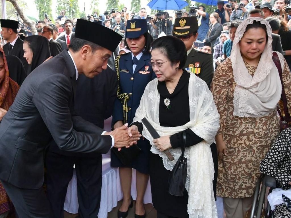 Megawati Sudah Serahkan Nama-nama Calon Menteri ke Jokowi Megawati Sudah Serahkan Nama-nama Calon Menteri ke Jokowi