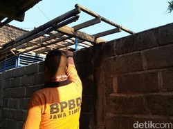 Diterpa Angin Kencang, Atap 5 Rumah Warga di Situbondo Terbang