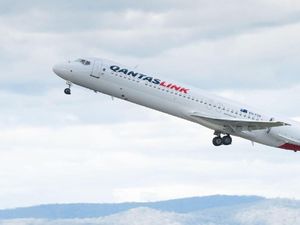 Penumpang Saling Bertengkar karena Ponsel, Pesawat Putar Balik