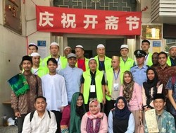 Terharu Bisa Yasinan di Makam, Kisah Muslim Indonesia Ibadah di China