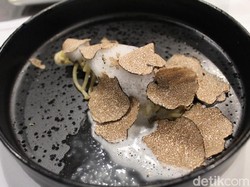 Asyiknya Menikmati Hidangan Italia di Dapur dengan Suasana Santai