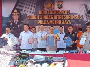 Polisi Tangkap Penyelundup Pakaian Bekas Asal China Senilai Rp 10 M Polisi Tangkap Penyelundup Pakaian Bekas Asal China Senilai Rp 10 M