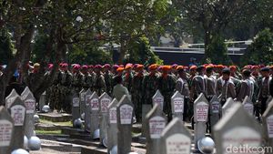 TNI-Polri Bersiaga Jelang Pemakaman BJ Habibie di TMP Kalibata