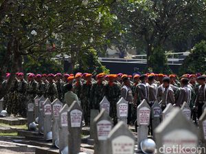 TNI-Polri Bersiaga Jelang Pemakaman BJ Habibie di TMP Kalibata