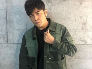 Mewah, Jay Chou Kejutkan Istri dengan Buat Tulisan Romantis di Awan