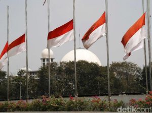 Mendikbud Minta Masyarakat Kibarkan Bendera Setengah Tiang 30 September Mendikbud Minta Masyarakat Kibarkan Bendera Setengah Tiang 30 September