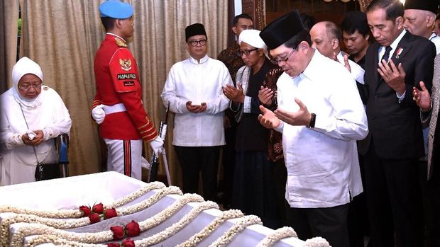 Makamkan Habibie, Jokowi Ucap Selamat Tinggal Mr Crack