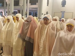 Gubernur Khofifah Kenang Pengetahuan dan Ketakwaan BJ Habibie