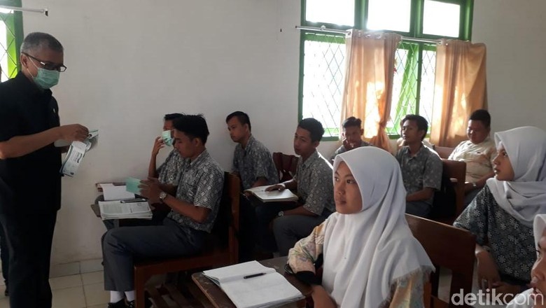 Kabut Asap Makin Parah, Siswa Sekolah Menengan Atas di Sebagian Kalteng Diliburkan Mulai Besok Kabut Asap Makin Parah, Siswa Sekolah Menengan Atas di Sebagian Kalteng Diliburkan Mulai Besok
