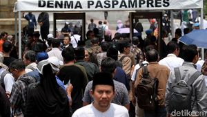 Warga Ramaikan TMP Kalibata Jelang Pemakaman BJ Habibie