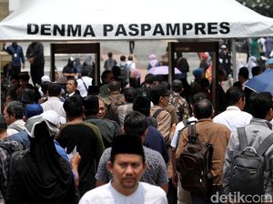 Warga Ramaikan TMP Kalibata Jelang Pemakaman BJ Habibie