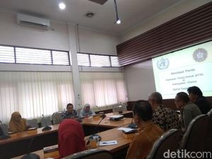 Rektor Universitas Galuh Desak Bupati Ciamis Buat Kawasan Tanpa Rokok Rektor Universitas Galuh Desak Bupati Ciamis Buat Kawasan Tanpa Rokok