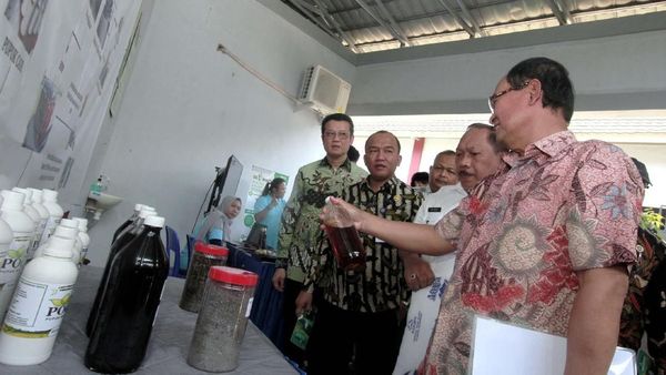 Mengubah Sampah Organik Jadi Pupuk Cair