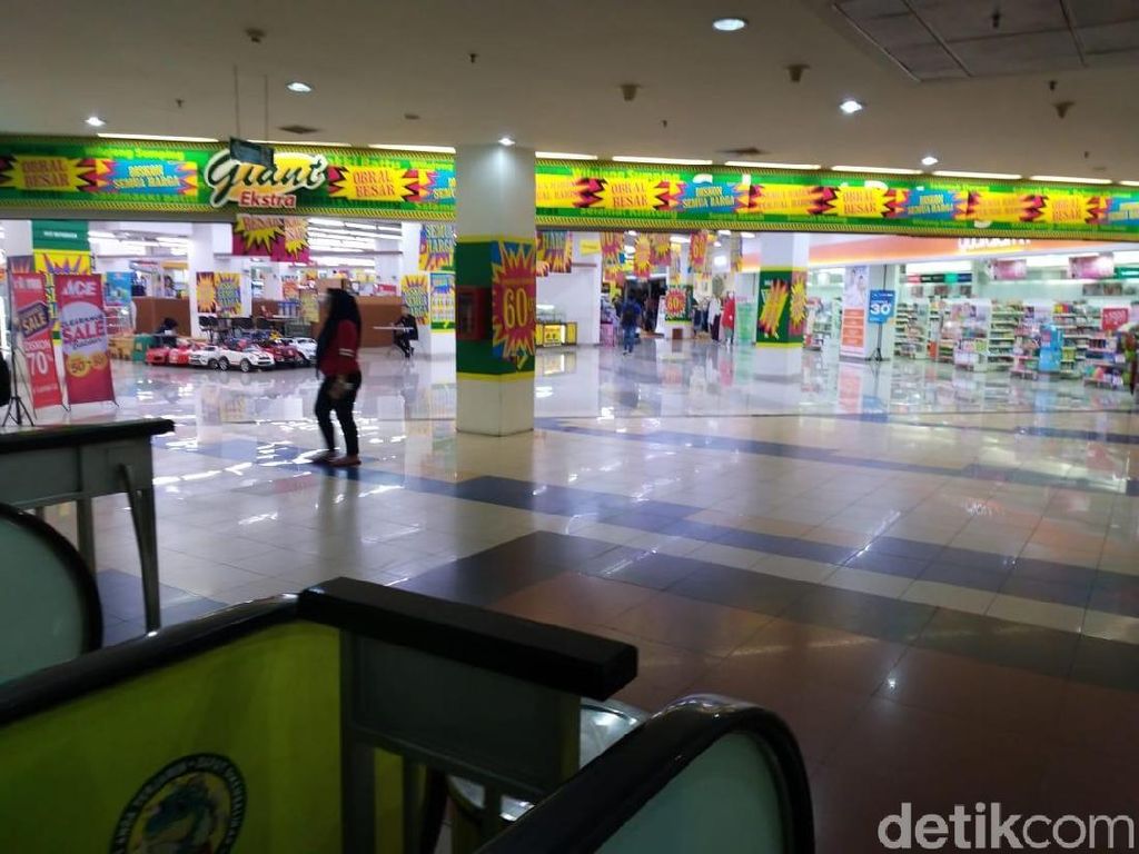 Giant Tutup Toko hingga Bukalapak PHK Karyawan, Daya Beli Lesu? Giant Tutup Toko hingga Bukalapak PHK Karyawan, Daya Beli Lesu?