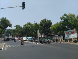 Lalin Sekitar TMP Kalibata Ramai Lancar Jelang Pemakaman BJ Habibie