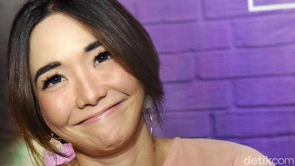 Tawa Gisel saat Ditanya Soal Joget Tawa Gisel saat Ditanya Soal Joget