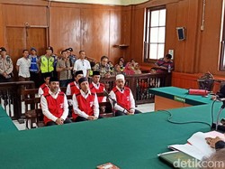 6 Terdakwa Pembakar Polsek Tambelangan Jalani Sidang Perdana