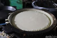 Martabak Flamboyan: Legit Empuk Martabak Manis Klasik yang Selalu Ngangeni