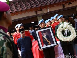 BJ Habibie, Maimun Zubair, dan Tokoh Islam yang Meninggal Dunia di 2019