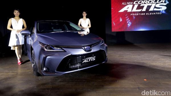 Sedan Legendaris Toyota Meluncur