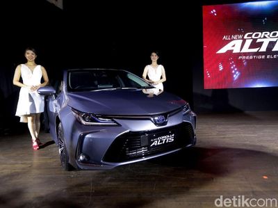 Sedan Legendaris Toyota Meluncur