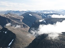 Puncak Gunung Satu-satunya di Negara Ini Menyusut 2 Meter dalam Setahun