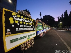 Pagi Hari, Karangan Bunga Berjejeran di Rumah Duka BJ Habibie