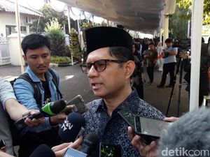 Laode Syarif Kenang Dampingi BJ Habibie Tinjau Ruang Pemeriksaan KPK Laode Syarif Kenang Dampingi BJ Habibie Tinjau Ruang Pemeriksaan KPK