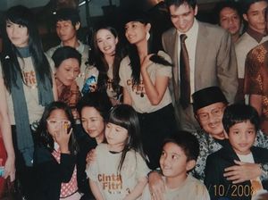 BJ Habibie dan Kesetiaannya Temani Ainun Tonton Cinta Fitri BJ Habibie dan Kesetiaannya Temani Ainun Tonton Cinta Fitri