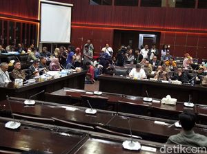 Usai Rapat Malam-malam, Hari Ini DPR-Pemerintah Kembali Bahas Revisi UU KPK