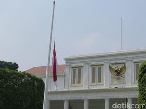 Berkabung atas Wafatnya BJ Habibie, Istana Kibarkan Bendera Setengah Tiang Berkabung atas Wafatnya BJ Habibie, Istana Kibarkan Bendera Setengah Tiang
