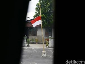 Bendera Setengah Tiang dari Warga Miangas untuk BJ Habibie