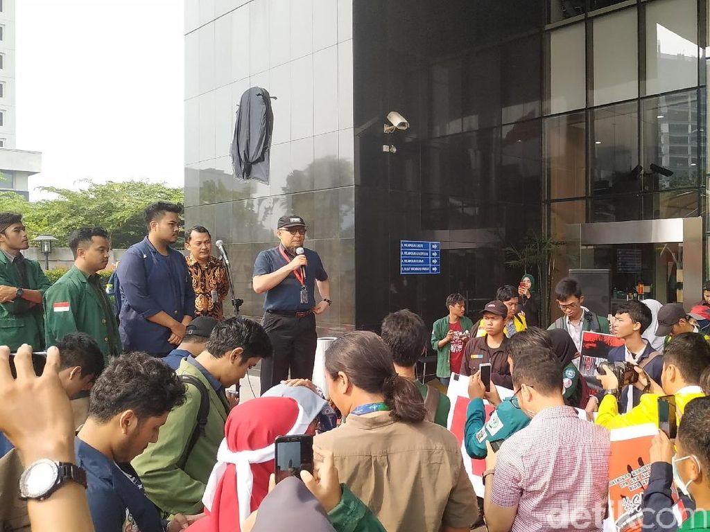 Temui Mahasiswa Aksi, Penasihat KPK: Kita Menghadapi Periode Paling Sulit Temui Mahasiswa Aksi, Penasihat KPK: Kita Menghadapi Periode Paling Sulit