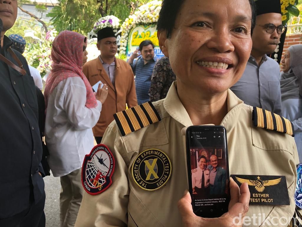 Esther Gayatri Cerita Jasa BJ Habibie yang Jadikannya Pilot Wanita Pertama RI