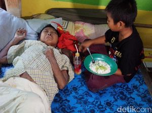 Menengok Bocah Kelas 5 SD di Jombang yang Rawat Ibunya Sakit Stroke
