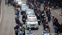 Potret Iring-iringan Mobil Jenazah BJ Habibie Menuju Kalibata