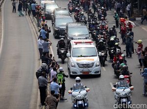 Potret Iring-iringan Mobil Jenazah BJ Habibie Menuju Kalibata
