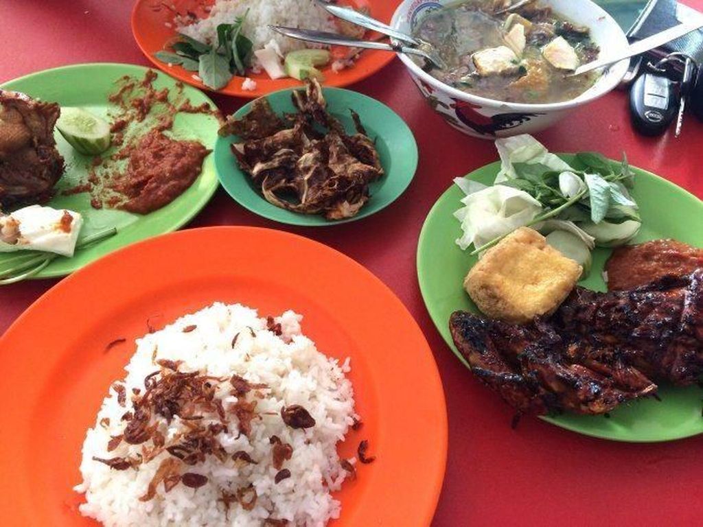 Selalu Ramai, Ini 5 Alasan Kenapa Warung Tenda Jadi Favorit Banyak Orang Selalu Ramai, Ini 5 Alasan Kenapa Warung Tenda Jadi Favorit Banyak Orang