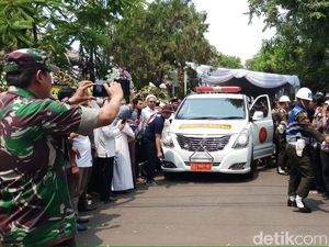 Jenazah BJ Habibie Diberangkatkan ke TMP Kalibata