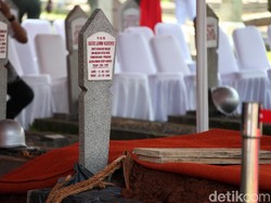 Jokowi Bakal Pimpin Upacara Militer Untuk BJ Habibie