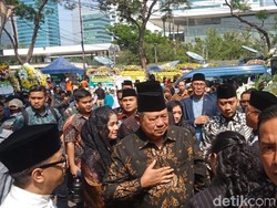 Didampingi AHY dan Ibas, SBY Melayat ke Rumah Duka BJ Habibie