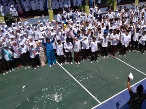 Doa untuk Habibie Terbang Bersama Pesawat Kertas Siswa SMP Banjar