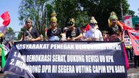 Aksi Dukung Revisi UU KPK di Depan Istana