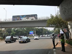 Polisi Buka-Tutup Lalin di Simpang Pancoran Jelang Pemakaman BJ Habibie