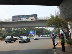 Polisi Buka-Tutup Lalin di Simpang Pancoran Jelang Pemakaman BJ Habibie