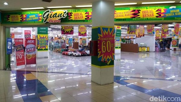 Giant Poins Square Lebak Bulus yang Mau Ditutup