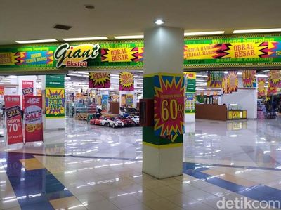 Giant Poins Square Lebak Bulus yang Mau Ditutup
