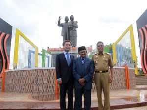 Monumen Cinta Abadi Habibie & Ainun di Kota Parepare Monumen Cinta Abadi Habibie & Ainun di Kota Parepare